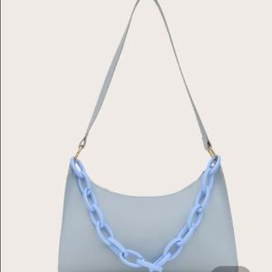 Minimalistic baguette bag